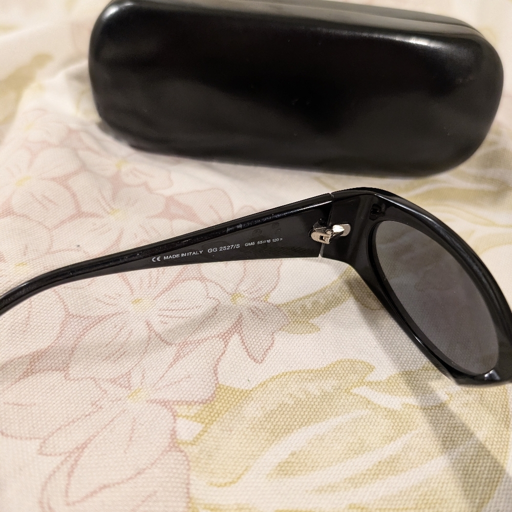 Gucci Vintage GG 2527S GM5 Notify Black and Green Women's Sunglasses - Picture 5 of 8